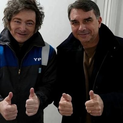 Flávio Bolsonaro e Milei se encontram na Argentina em aceno ao pré-candidato PL