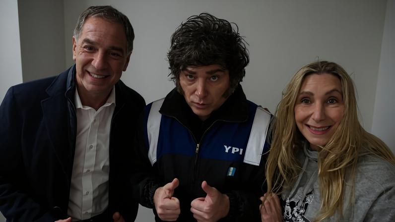 Javier Milei (centro) com seu novo chefe de gabinete, Diego Santilli, e a sua irmã, Karina Milei, a secretária-geral da Presidência da Argentina