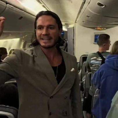 Evangelista prega em avião e faz apelo a cristãos a bordo