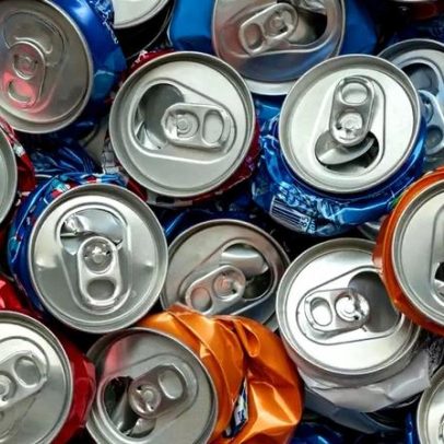 Nova lata de alumínio que abre e fecha pode substituir garrafas plásticas