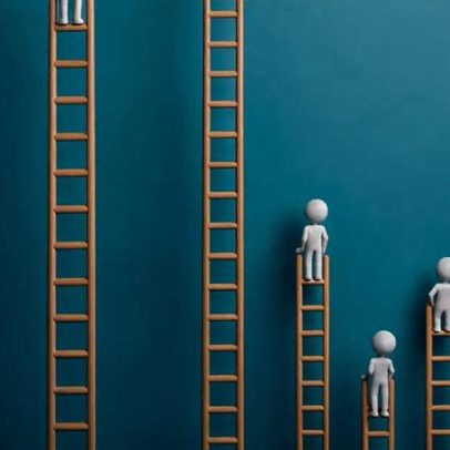 Empregos que não dispensam humanos crescem e pagam melhor, aponta relatório