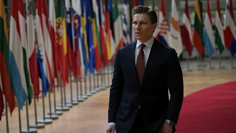Antti Hakkanen, Finland’s defense minister, said the lifting of the ban aligned the country’s legislation “with that of our closest NATO allies.”