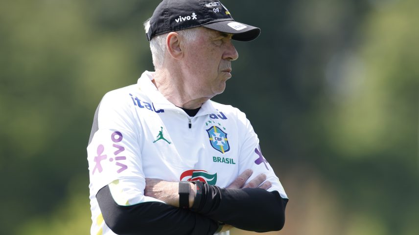 Ancelotti sinaliza esquema com quatro atacantes, mas esconde escalação