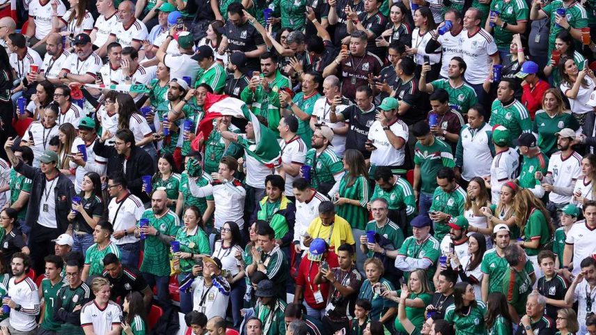 Torcedores do México durante a partida contra a Tchéquia, pela terceira rodada do grupo A da Copa do Mundo -
