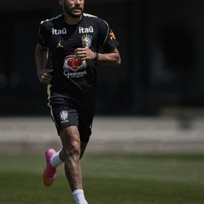 Neymar realiza treino em dois períodos visando retorno à seleção