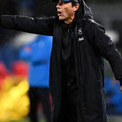 Napoli anuncia saída de Conte e busca novo treinador