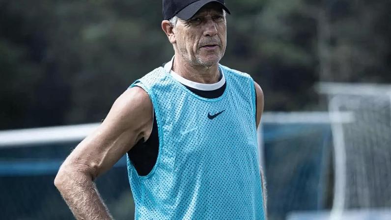 Renato Gaúcho deseja ter mais um volante à disposição no Vasco –