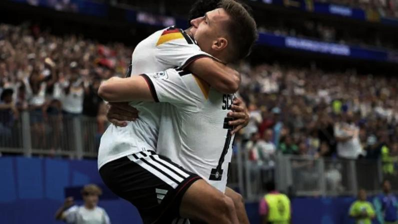 Schlotterbeck vibra após fazer o gol do alívio. Depois disso, veio a goleada.
