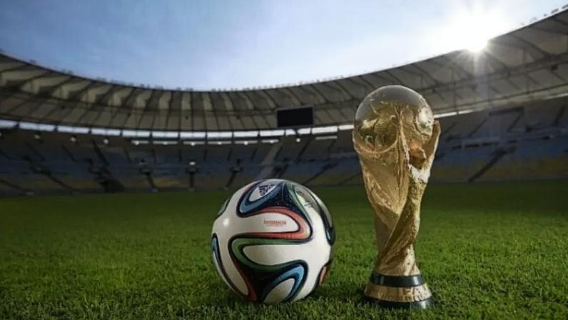 Brazuca, a bola da Copa do Mundo de 2014, continha um chip na bola para auxiliar os árbitros, mas tecnologia nunca mais foi utilizada.