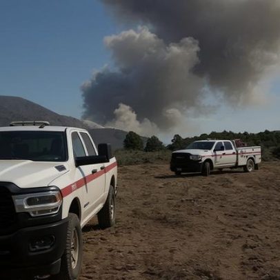Incêndio florestal em Utah força evacuação de cidade pequena sob calor extremo