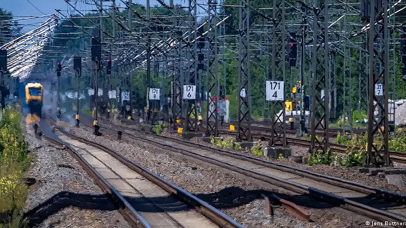 Calor extremo causa problemas em trilhos e no sistema de eletrificação de trens na Europa