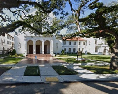 Igreja na Louisiana lembra vítimas de abuso após orações para padre condenado