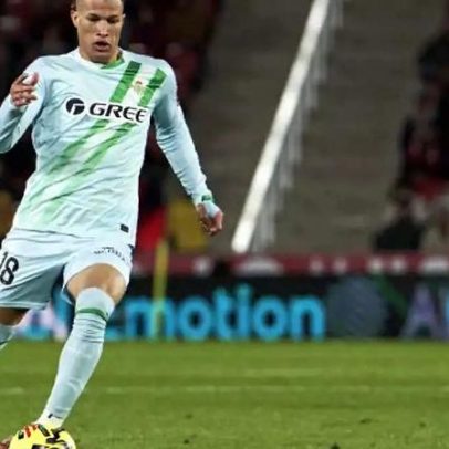 Vasco se aproxima de Deossa, volante do Betis