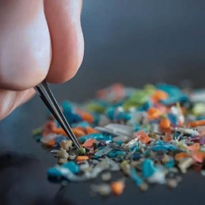 Microplásticos na rotina de beleza: o que pode estar na pele sem você perceber