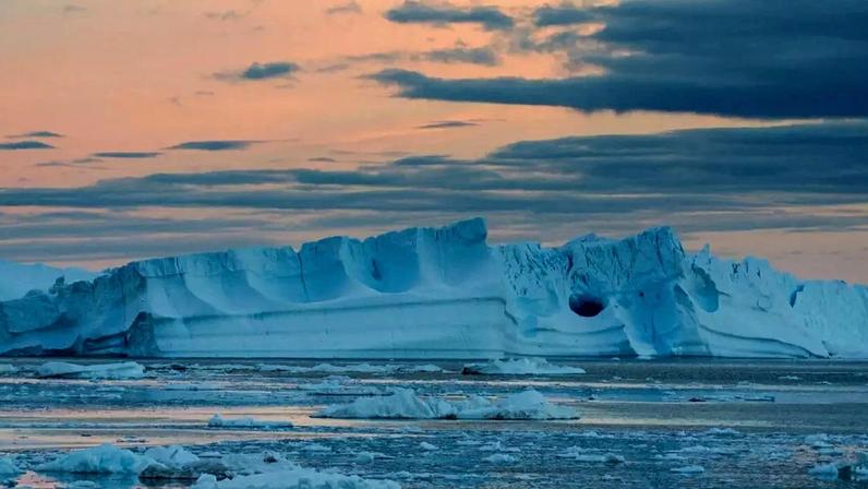 O Oceano Ártico está perdendo não apenas sua cobertura de gelo, mas também sua vida marinha. Fonte: Unsplash