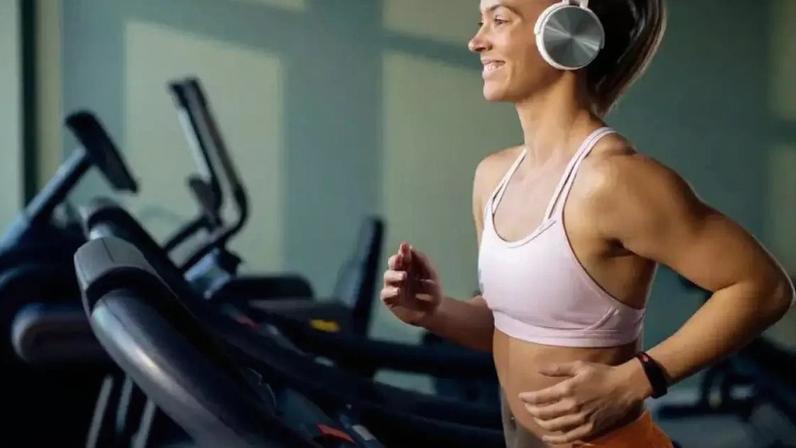 A redução da gordura abdominal depende de um conjunto de hábitos, e não apenas dos exercícios para a barriga