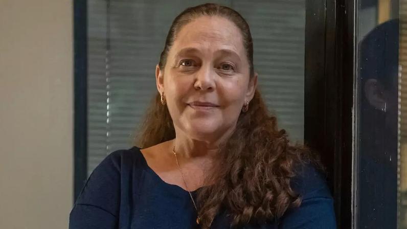 Elisa recebe diagnóstico de fibromialgia nos próximos capítulos de Quem Ama Cuida
