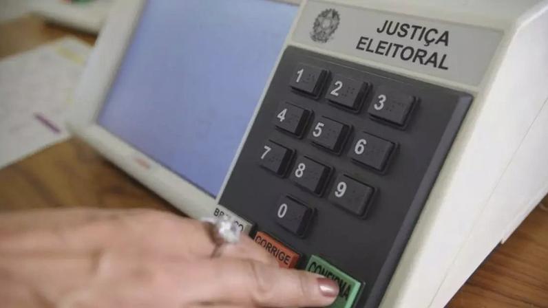 Análise profunda expõe os riscos institucionais e os desafios urgentes para a integridade democrática nas complexas eleições de 2026