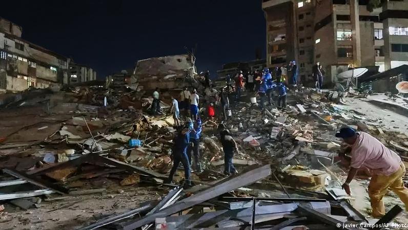Prédios desabaram também na capital Caracas