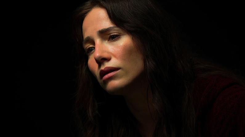 Adriana sofre co a momrte de Arthur Brandão na semana de 1 a 6 de junho da novela 'Quem Ama Cuida'.