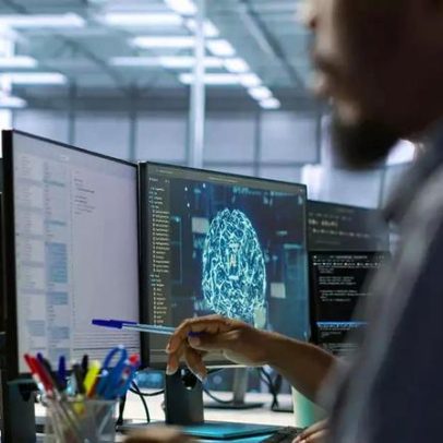 Ciberataques com IA avançam, desafiam a segurança empresarial
