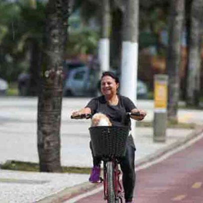 Praia Grande, a Cidade das bicicletas, exibe beleza, dinamismo e alto astral
