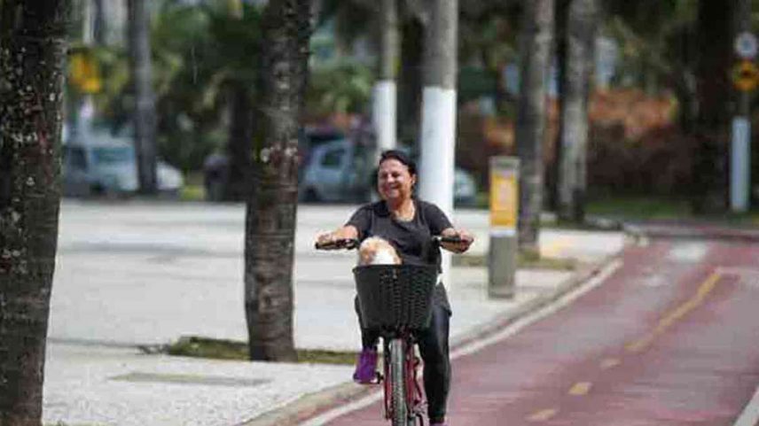 Praia Grande, a Cidade das bicicletas, exibe beleza, dinamismo e alto astral