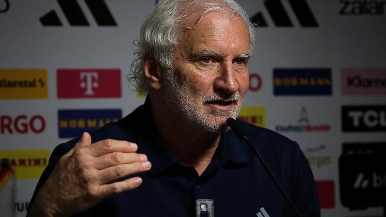Rudi Völler foi atacante e técnico da seleção alemã –