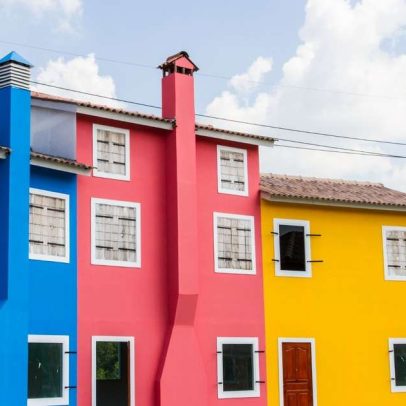 Casas com estética clínica perdem apelo e ganham cores mais pessoais