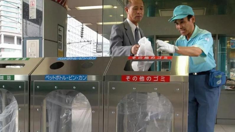 Japão é conhecido por ter um sistema de coleta e separação de resíduos particularmente rigoroso (imagem ilustrativa).