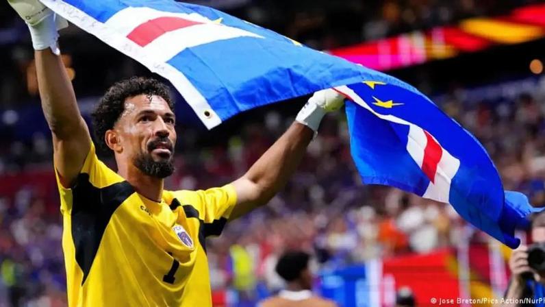 Vozinha, um jogador de 40 anos e sem contrato, é o alicerce da equipe nacional de Cabo Verde