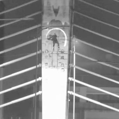 Dupla é presa por pichar viaduto em São Leopoldo com rapel e drone