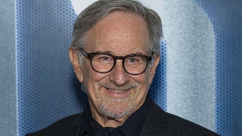 Spielberg pediu para dirigir os filmes de Bond, mas foi recusado duas vezes