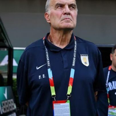 Após eliminação, Bielsa diz que Muslera pediu substituição