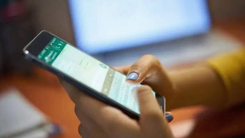Pessoas que preferem se comunicar por mensagens de texto no WhatsApp em vez de enviar áudios chamam a atenção de psicólogos e pesquisadores do comportamento – depositphotos.com / diego_cervo