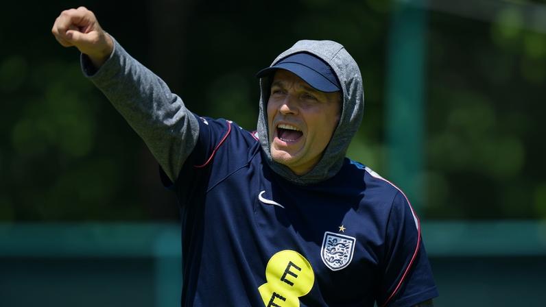 Thomas Tuchel points out what he wants during England training.