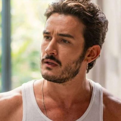 João Raul chega em casa e encontra surpresa de Nadine