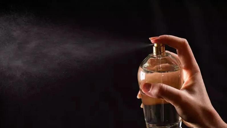 Guia para usar perfume na academia sem incomodar colegas de treino