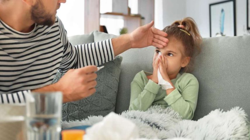 Dor de garganta pode estar relacionada a alergias, refluxo, ar seco e outras condições além da gripe