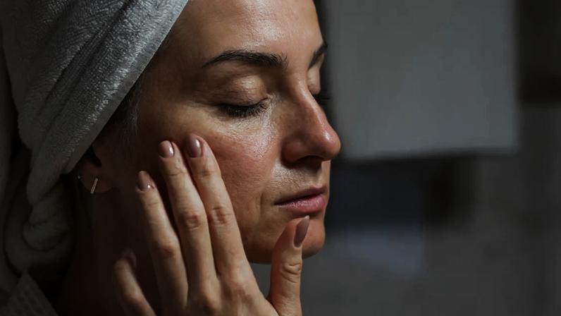 Movimento de skincare sem rotina de 10 passos esvazia prateleiras
