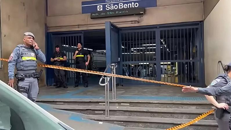 Polícia Civil investiga origem dos tiros que deixaram cinco pessoas feridas na estação São Bento.