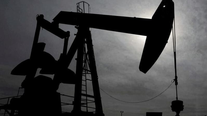 O petróleo fechou em alta moderada ontem, após um dia de forte volatilidade