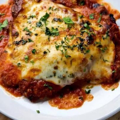 Frango à parmegiana fácil fica pronto em 40 minutos