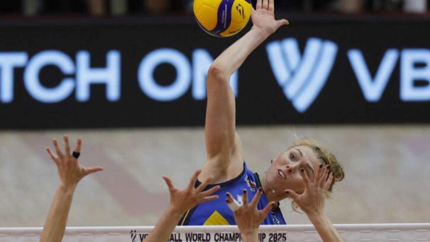 Sarah Fahr admitiu que Azzurra 'errou' em partida contra americanas