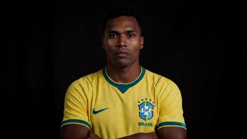 Alex Sandro ficou mais de dois anos sem ser convocado após a Copa de 2022. Mas é titular com Ancelotti –