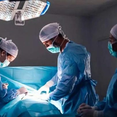 Giselle passa por cirurgia de emergência após acidente de mergulho