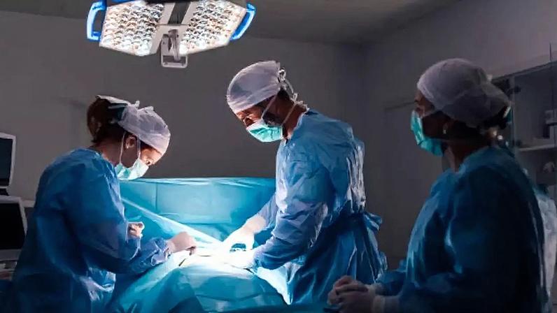 A batalha de Giselle: cirurgia de emergência após acidente em mergulho