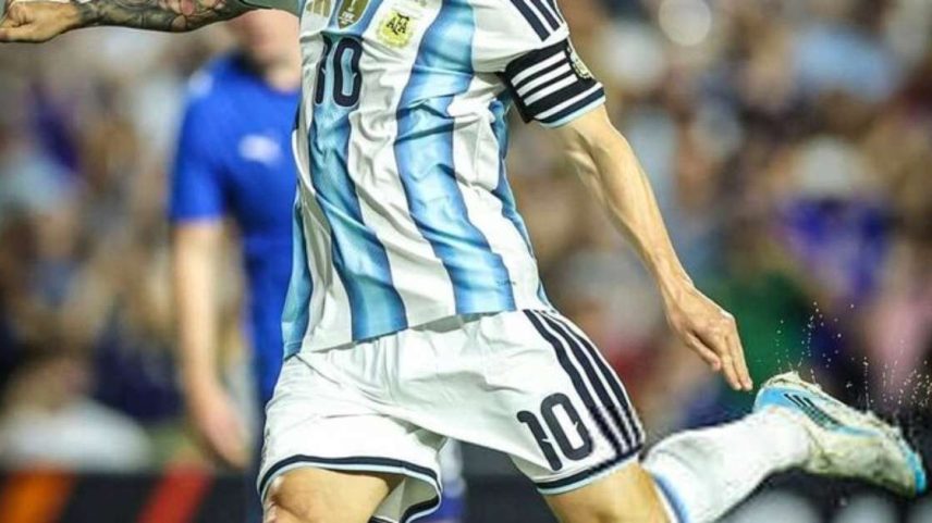 Lionel Messi marcou de pênalti o segundo gol da Argentina.