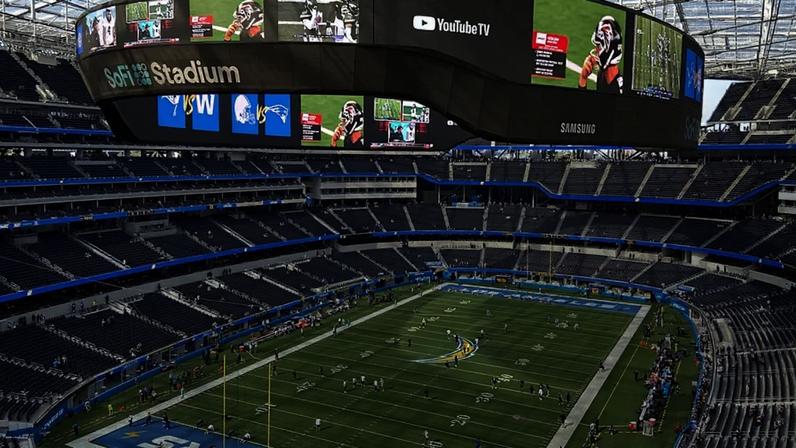 Sofi Stadium foi inaugurado em 2020 com custo aproximado de R$ 30 bilhões e tem capacidade para aproximadamente 70 mil espectadores