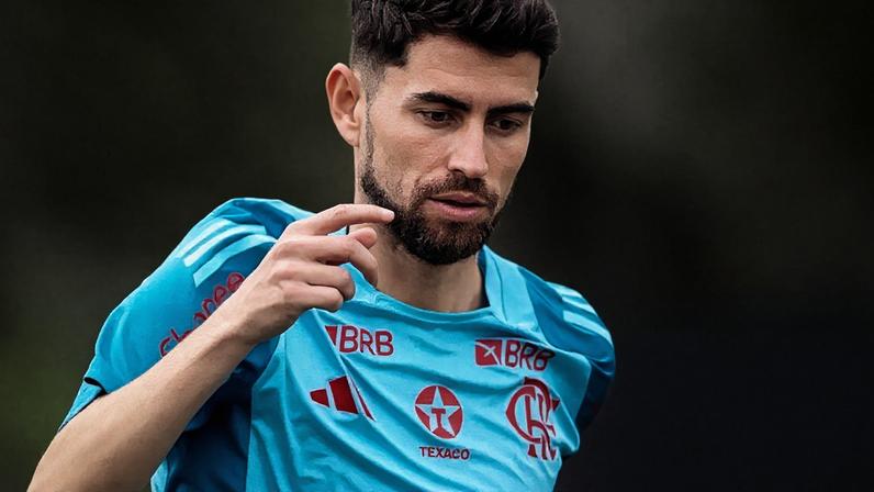 Jorginho durante treino pelo Flamengo